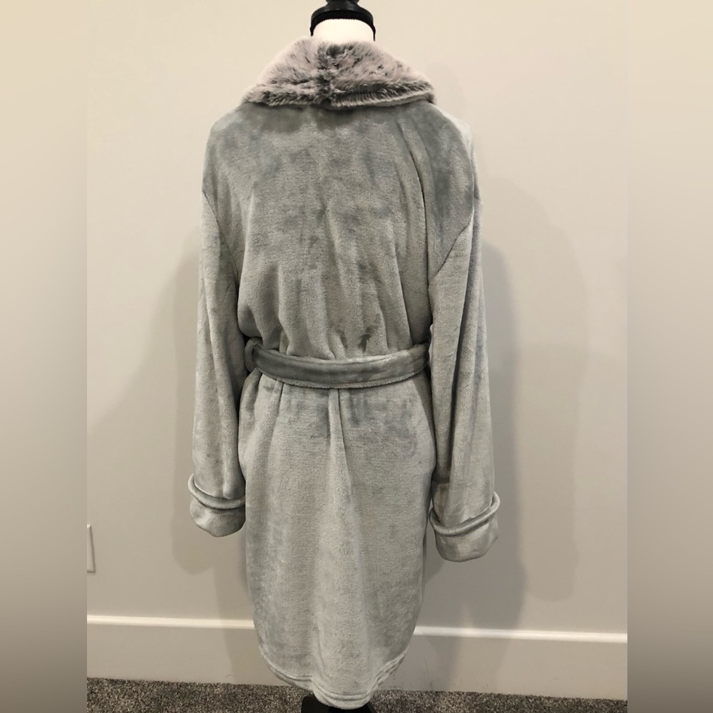 Baroque Robe - Picture 4 of 5